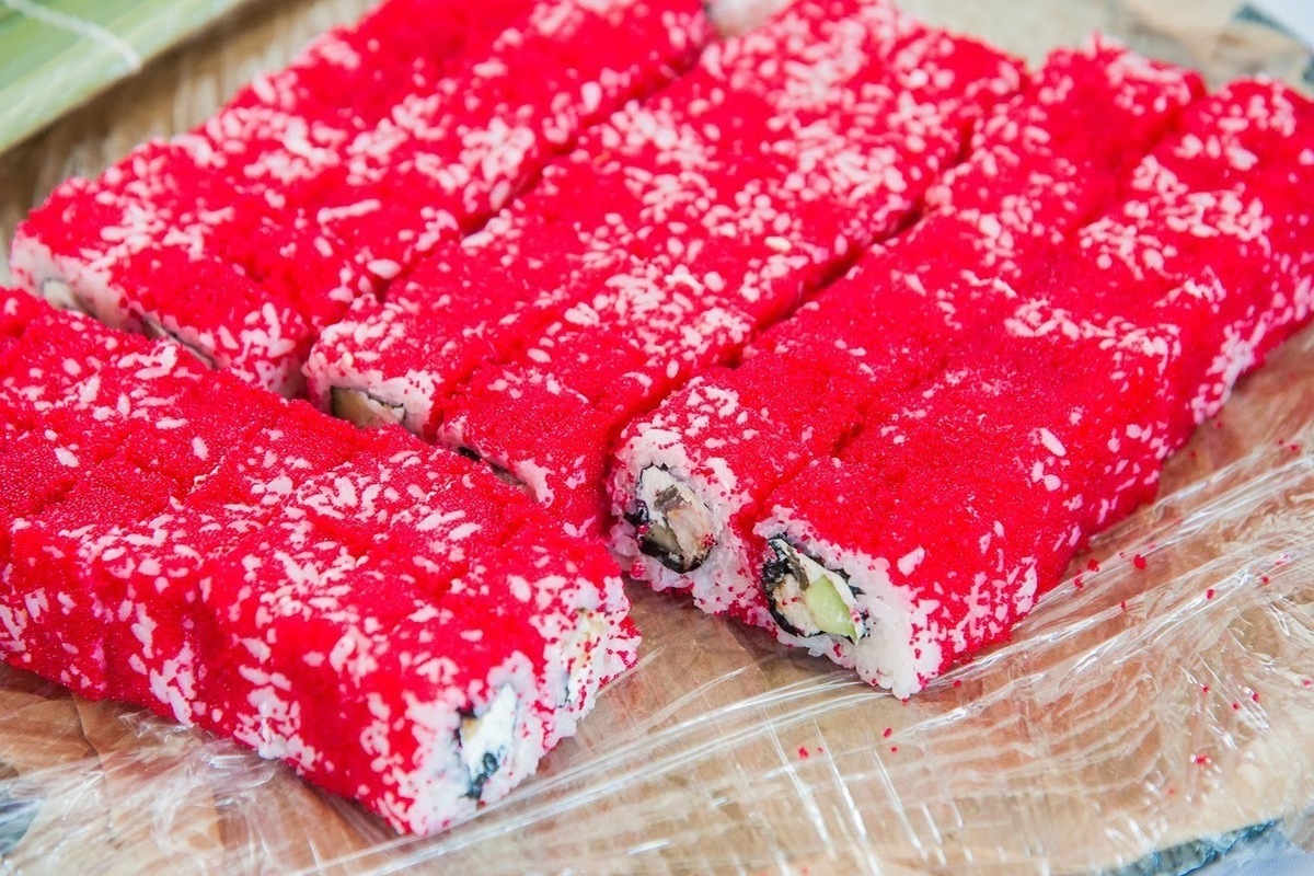 Врач объяснила волгоградцам, кому нельзя есть суши и роллы