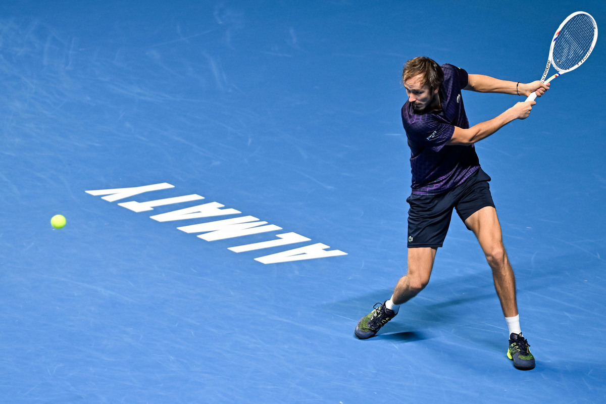 От скандалов к трофею: как Медведев вернулся на вершину после двух с половиной лет без побед
