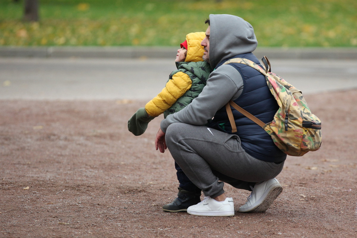 Russia introduce congedo retribuito per padri di neonati: un passo verso l'uguaglianza di genere e il sostegno alle famiglie