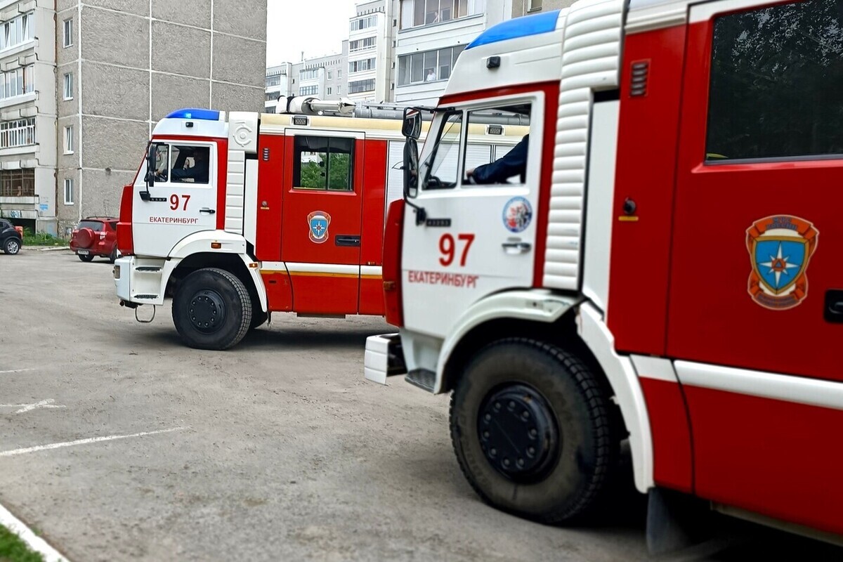 Incendio devastante a Pervoouralsk: un edificio residenziale in fiamme, conseguenze e sfide per la comunità locale