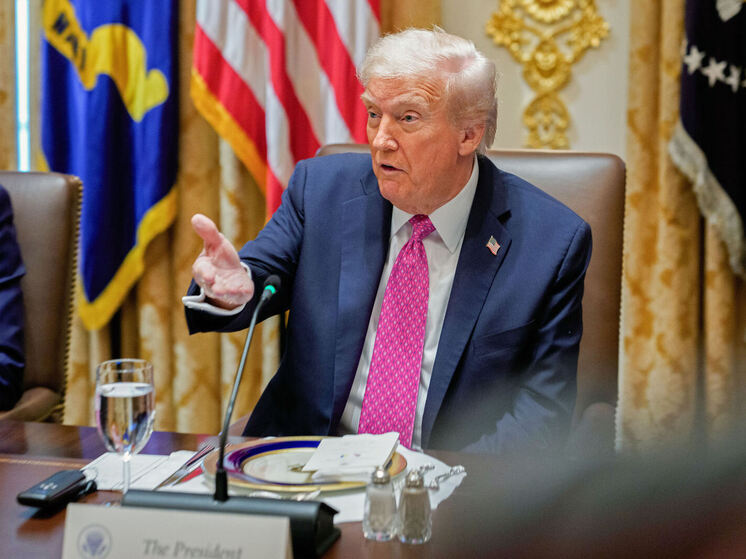 Президент США Дональд Трамп вновь выступил с инициативой о необходимости для России и Украины прекратить боевые действия, зафиксировав существующую линию фронта в качестве основы для будущих переговоров