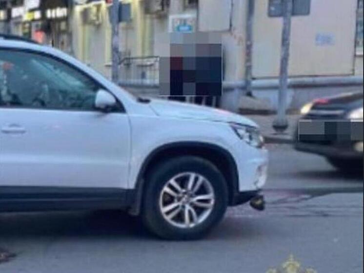 Попавшая в ДТП «Лада Гранта» сбила двух пешеходов на тротуаре в Самаре