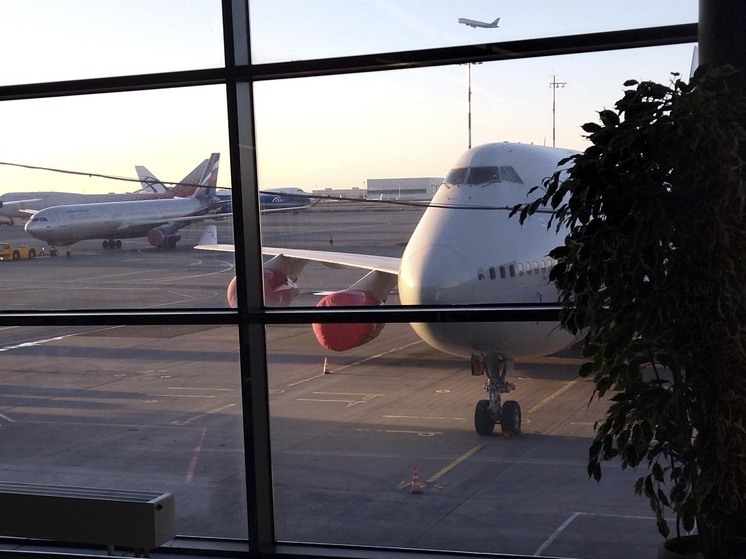 Два человека погибли при выкатывании грузового Boeing 747 за пределы ВПП в Гонконге