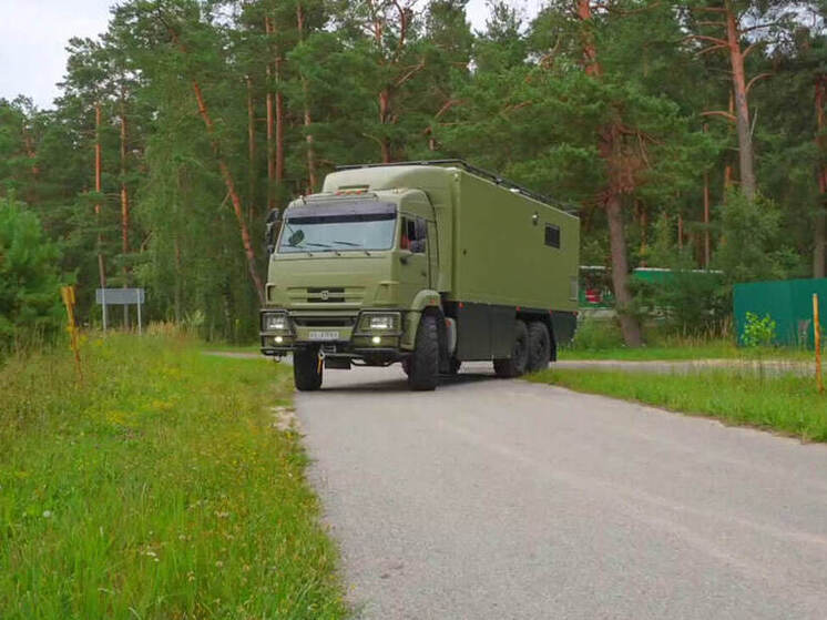 Грузовик КамАЗ-43118 превратили в премиальный автодом: машину сняли на видео