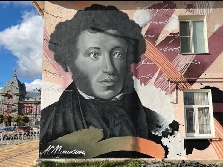 Портрет великого Пушкина появился на стене здания в центре Малой Вишеры