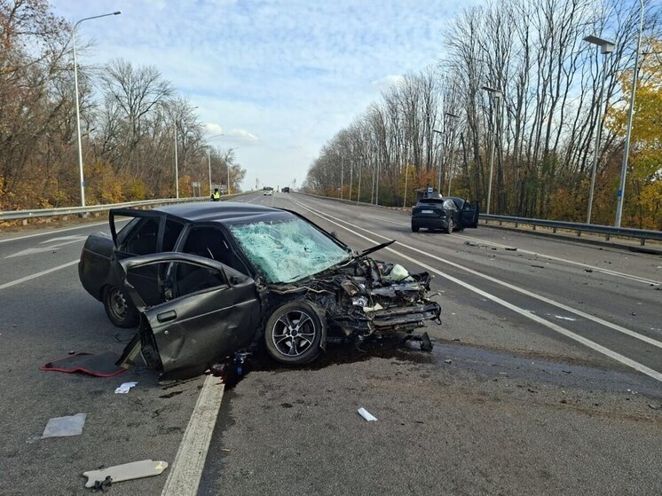 Четыре человека получили травмы в аварии под Воронежем