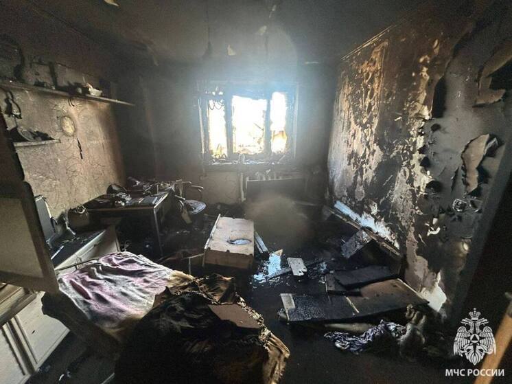 Новгородцы спасли женщину из горящей квартиры на Хутынской улице