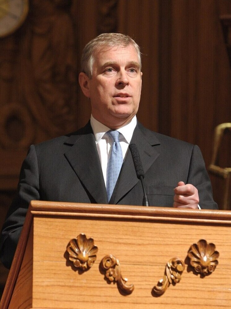 Парламентариев призвали противостоять королевской семье из-за принца-педофила