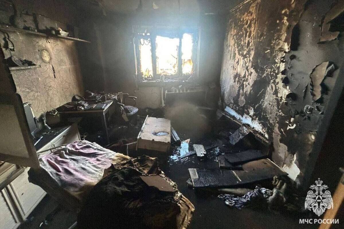 Новгородцы спасли женщину из горящей квартиры на Хутынской улице