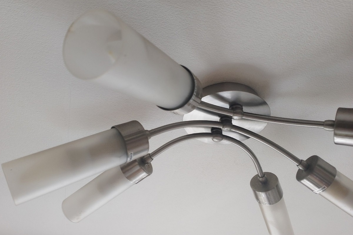 Interruzione di corrente elettrica a Priкубанский: cause e conseguenze sulla vita quotidiana dei residenti