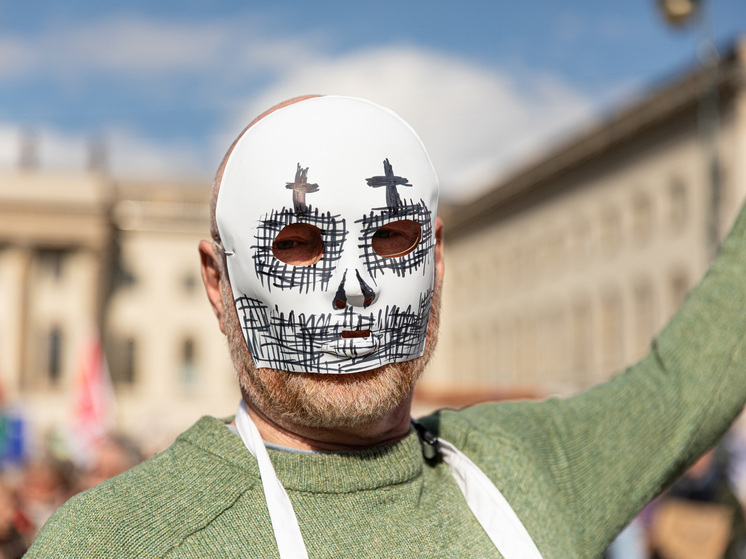 DT: спустя 35 лет после падения Берлинской стены восток Германии так и не догнал запад по благосостоянию