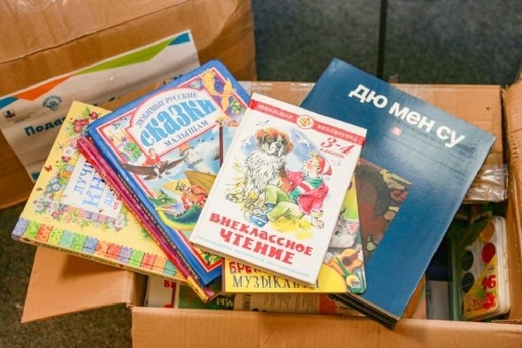 Sostegno alla cultura nel Donbass: nuovi libri per bambini inviati dalla Sachalin nella DNR