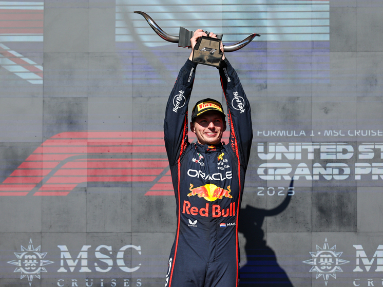 В эти выходные в чемпионате мира по автогонкам в классе «Формула-1» в Остине прошел Гран-при США, который большая часть мира смотрела в ночное время. Этот этап был одним из шести, проводимых в формате спринта, и попал на период аномальной жары – пилоты все три дня выезжали на трассу при температуре воздуха около 30 градусов.