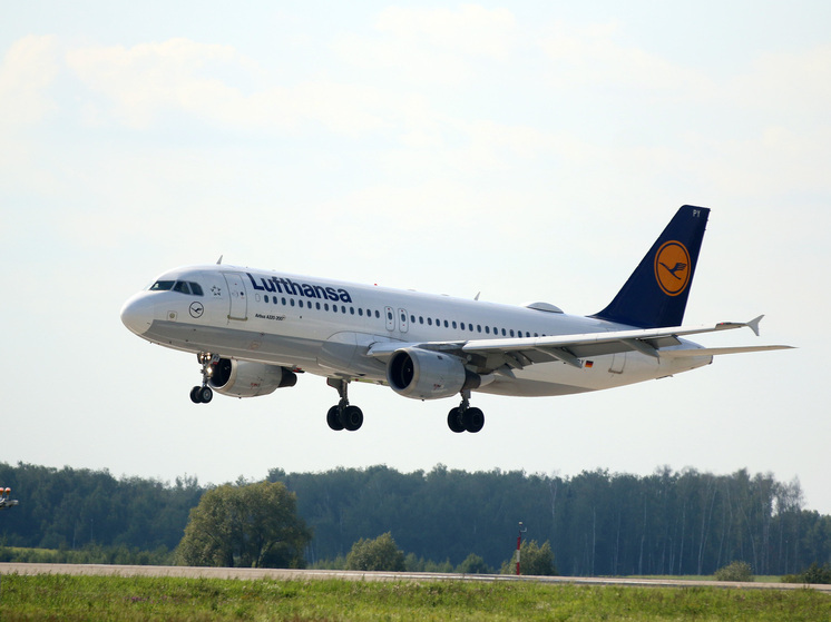 Самолет А320 в Пулково мог выкатиться из-за порыва ветра