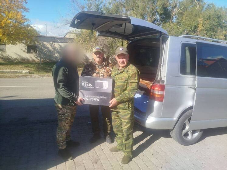 Запорожские единороссы из Мелитополя поддержали военных врачей гуманитарной помощью