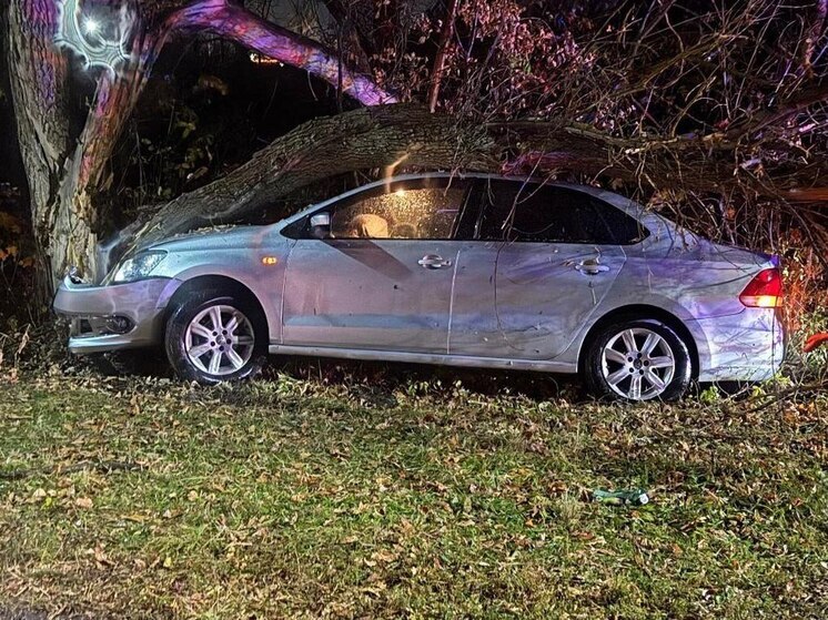 Юная пассажирка госпитализирована после вылета Volkswagen в кювет под Кирсановом