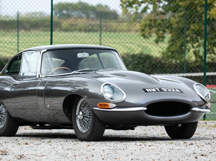 Авто «Мистера Бина»: Аткинсон выставляет на аукцион свой Jaguar E-Type 1963 года