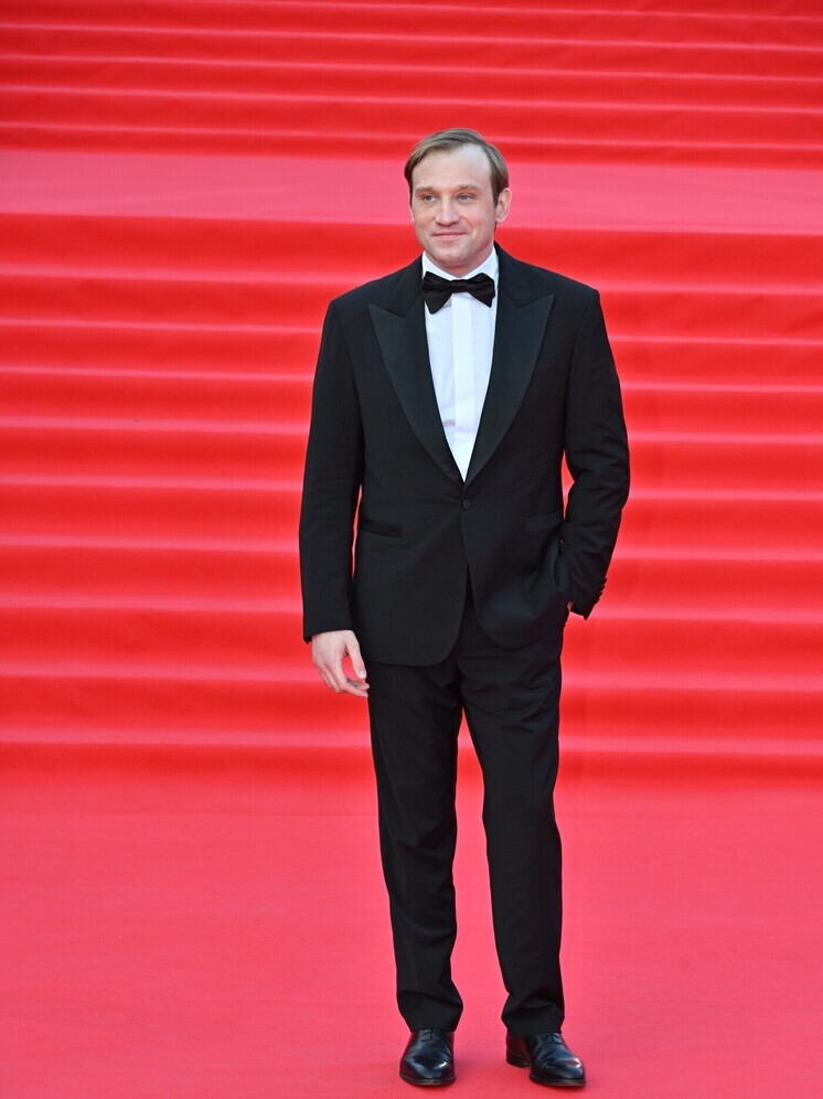 Актер Михаил Тройник рассказал о роли в сериале "Этерна"