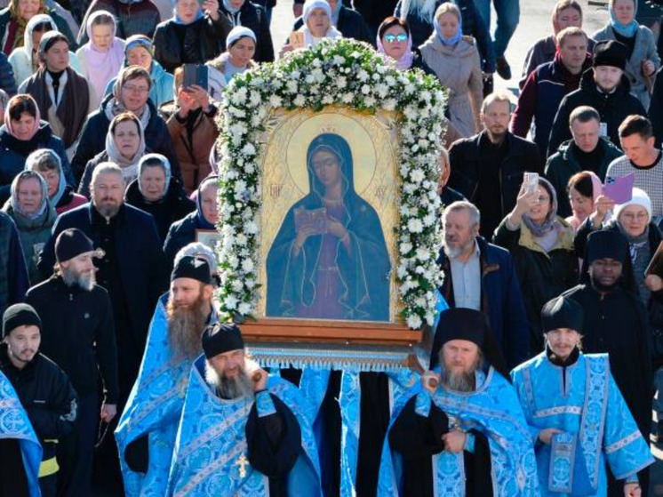 В Оптину пустынь торжественно внесут икону Богородицы