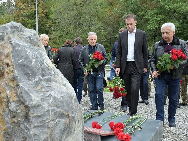 Сквер в честь павших участников СВО открыли в Сочи