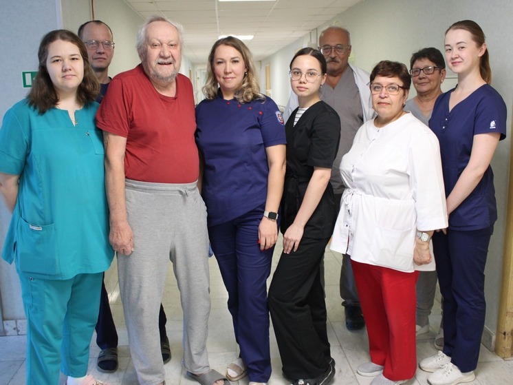 Екатеринбургские врачи спасли жизнь и вернули речь 77-летнему мужчине