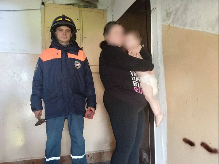 В Мамоново пришлось вскрыть квартиру для спасения запертых там детей