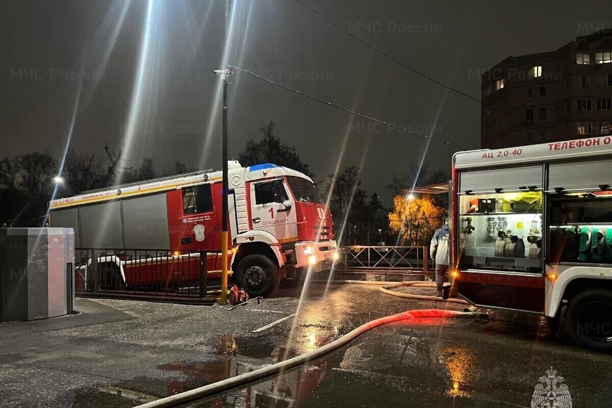 Десять детей эвакуированы с крупного пожара во Владимире