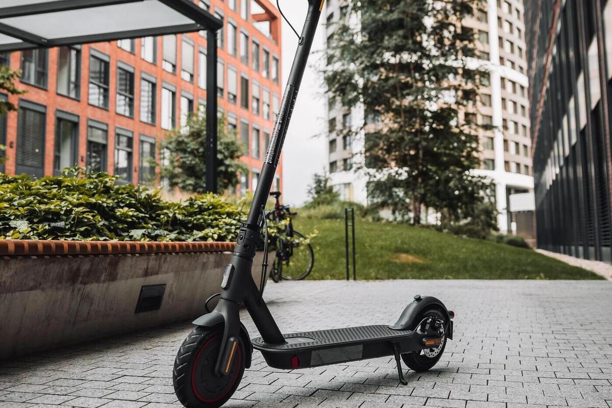 Furto di monopattino a Smolensk: identificato il responsabile grazie all'efficace lavoro della polizia locale