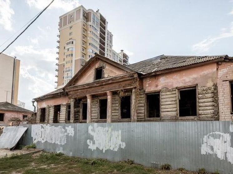 Дом находится на улице Пушкина, 17 и 17а
