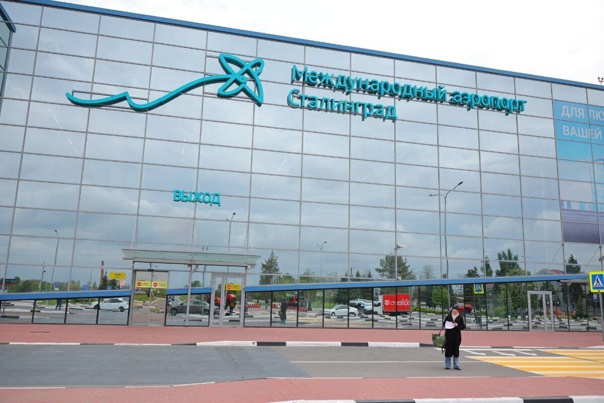 Minaccia senza pilota all'aeroporto di Volgograd: limitazioni al traffico aereo per garantire la sicurezza dei passeggeri