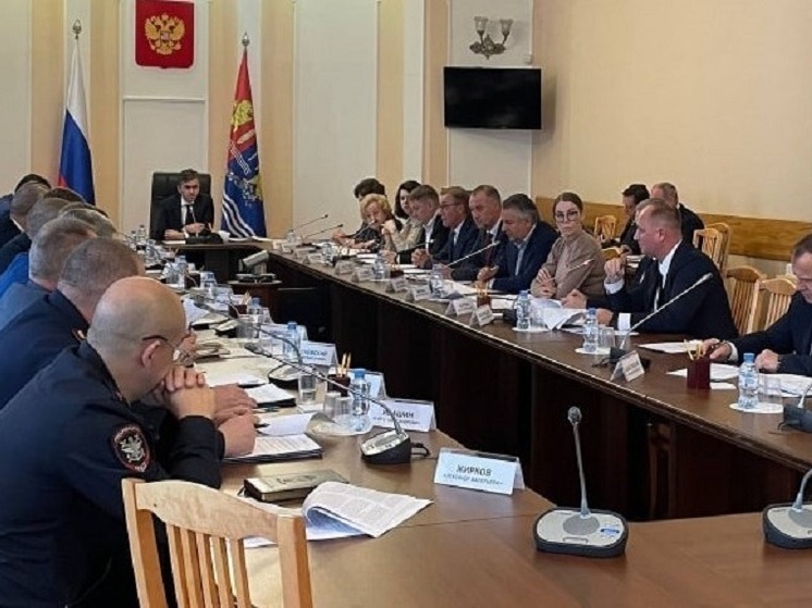 Губернатор Воскресенский ужесточил меры безопасности на День народного единства