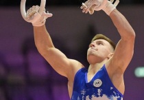 На чемпионате мира по спортивной гимнастике в Джакарте российские гимнасты выступают в нейтральном статусе. Даниел Маринов, несмотря на недавнюю травму, занял 4-е место в квалификации многоборья и прошёл в финалы на прыжке, брусьях и перекладине. Также в финалы попали Мухаммаджон Якубов (прыжок) и Владислав Поляшов (брусья).
