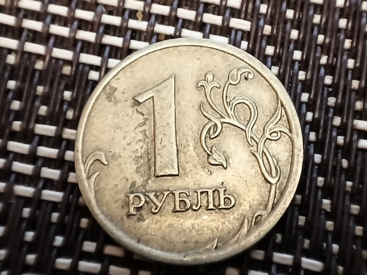 Жителя Каменска-Уральского подозревают в краже денег с чужой карты