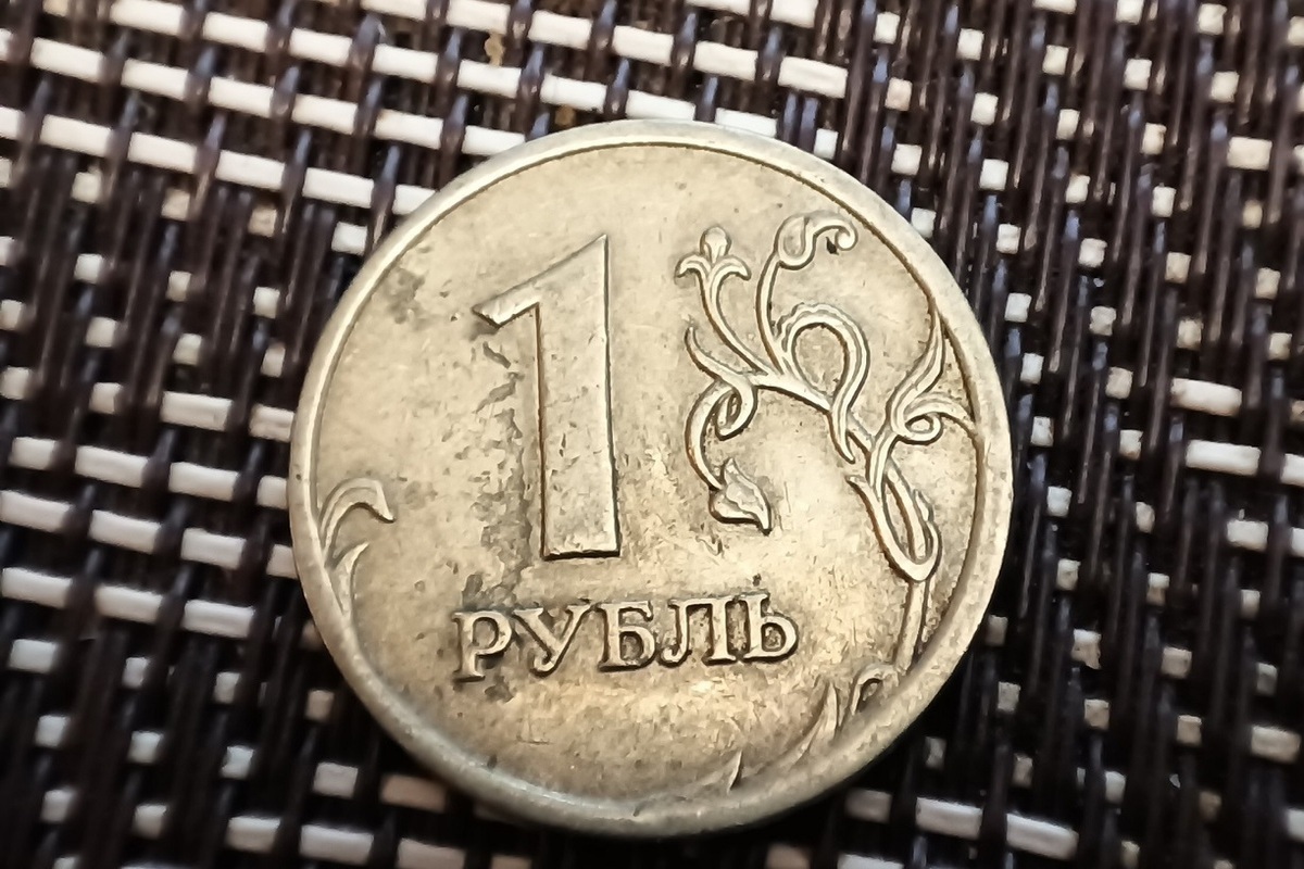 Жителя Каменска-Уральского подозревают в краже денег с чужой карты