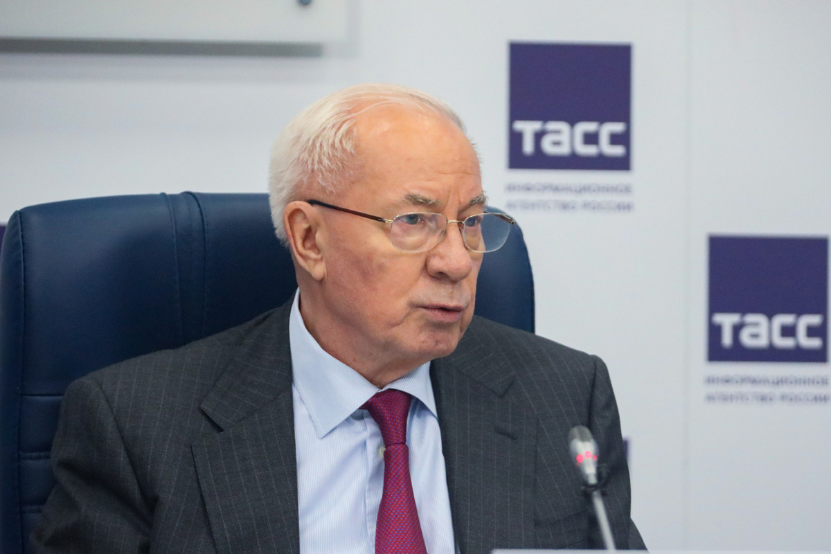 Азаров: США могут устранить Зеленского от власти