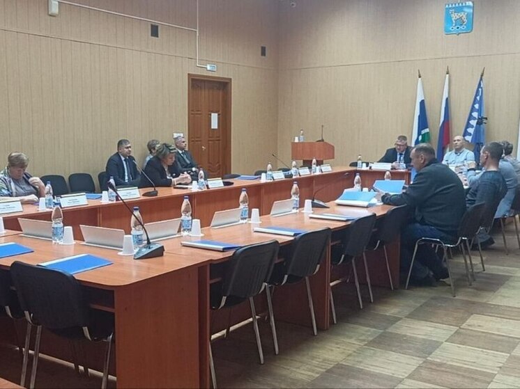 Не пришедших на заседание думцев коллеги назвали «глухой оппозицией» губернатору Денису Паслеру