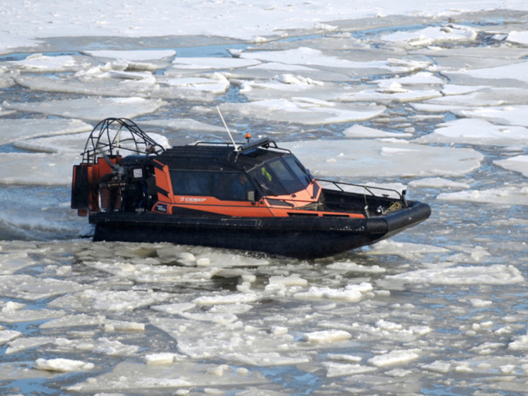 Аэроглиссеры начали пассажирские перевозки через Анадырский лиман
