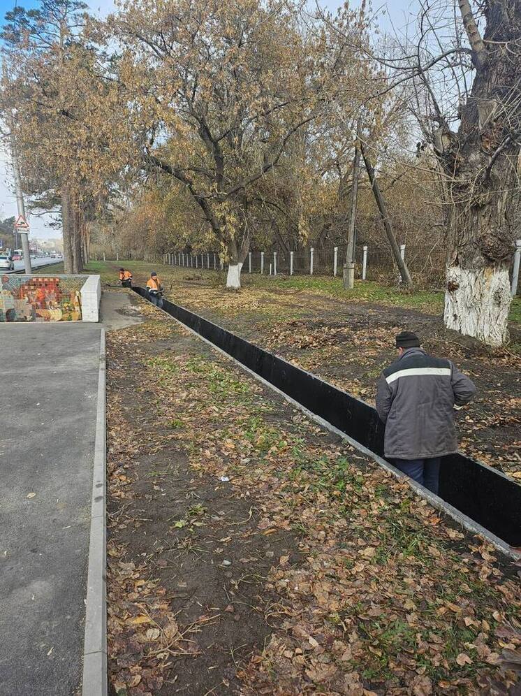 В Омске завершили укладку новой ливневки на Красном Пути