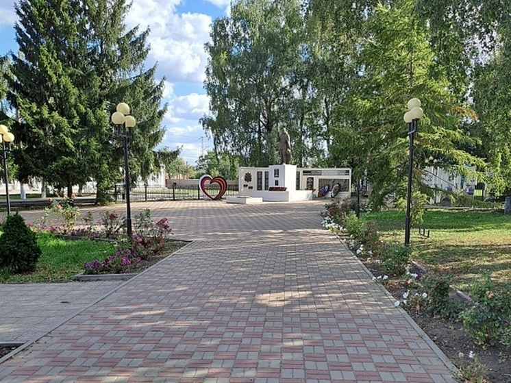 В посёлке Пристень завершился третий этап благоустройства братской могилы