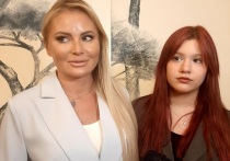 Несколько месяцев назад в звездной семье Даны Борисовой произошел раскол между мамой и дочкой