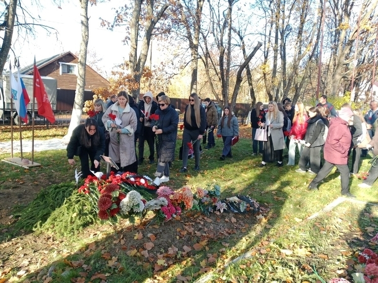 Останки воинов-красноармейцев захоронили в поселке Мельниково