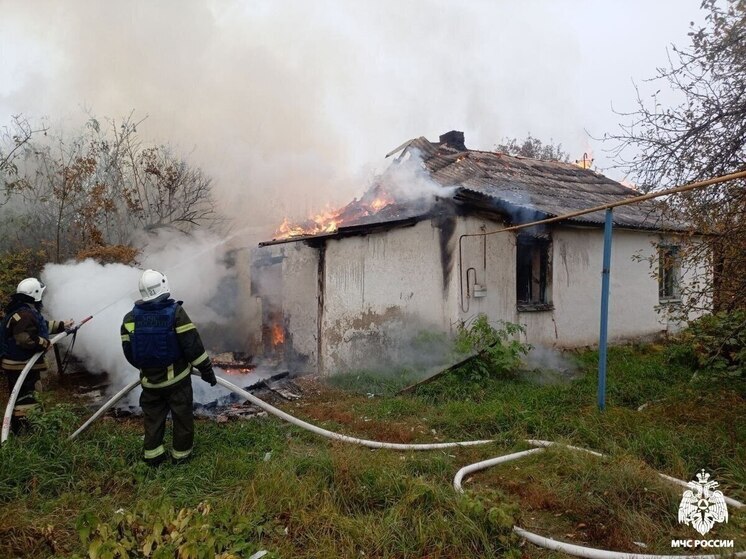 В Волоконовском районе при пожаре в жилом доме дотла сгорела крыша