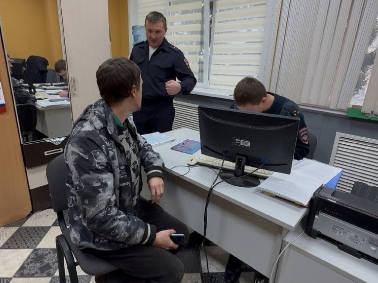 Водитель автобуса объяснил, почему ехал по тротуару в Екатеринбурге