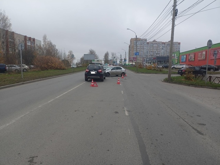 Две автоледи столкнулись на Окружном шоссе в Вологде