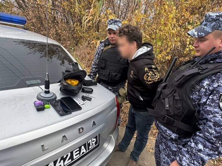 В Саратове озирающийся наркокурьер выдал себя росгвардейцам