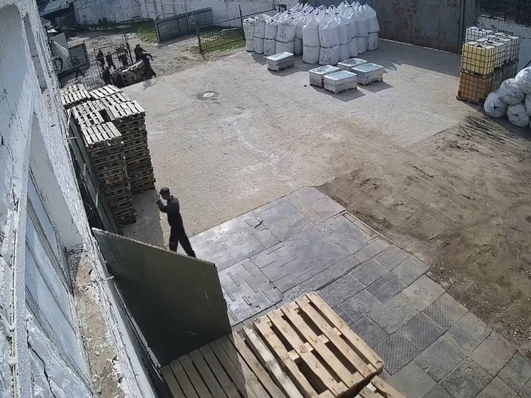 В Коврове осужденный перевернулся на погрузчике и получил травму