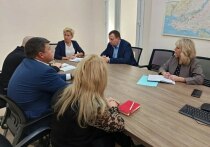 Представители Министерства здравоохранения и образования Херсонской области совместно с представителями Национального медицинского исследовательского центра «Межотраслевой научно-технический комплекс «Микрохирургия глаза» имени академика С