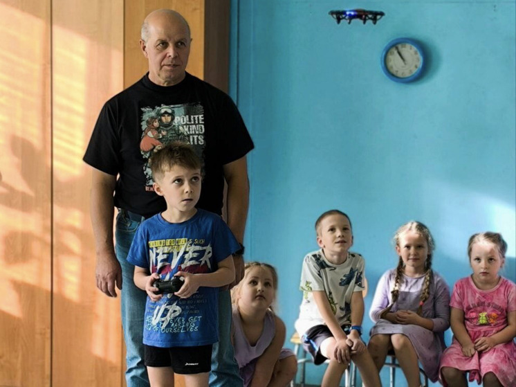 В Архангельске детсадовцев учат управлять дронами