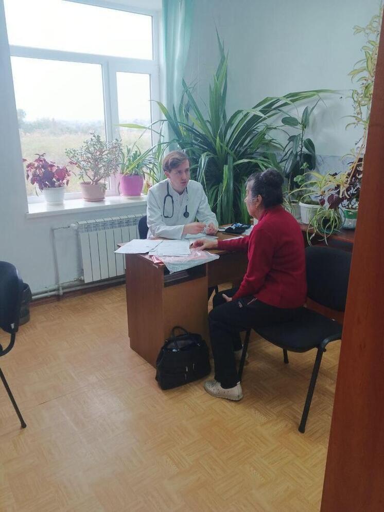 Врачи из Чувашии начали прием жителей сел Бердянского округа