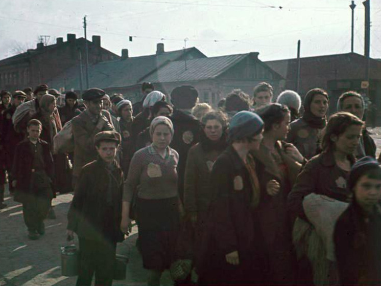 21 октября 1943 года — одна из самых чёрных дат в истории Белоруссии. В этот день нацисты и их пособники провели заключительную акцию по ликвидации Минского гетто, ставшую кульминацией двух лет систематического уничтожения людей. За три октябрьских дня были зверски убиты около 22 тысяч последних узников. Эта расправа поставила точку в истории одного из крупнейших гетто на оккупированной территории СССР, общее число жертв которого оценивается в 100 тысяч человек за 800 дней его существования.